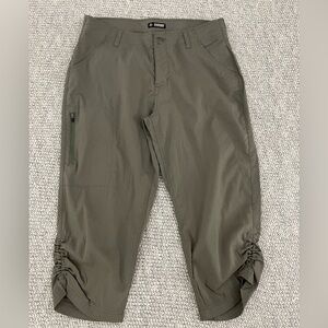 Women’s Khombo Capri Olive Cargo Pants Medium